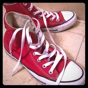 RED HIGH TOP CONVERSE!!
